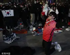 包含克里米亚半岛队大逆转取胜，成功晋级四强的词条