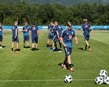 瑞典队大胜，永不言败，稳居晋级行列()