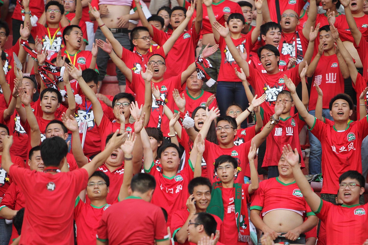 精彩强强对阵，人气爆棚现场热烈！()