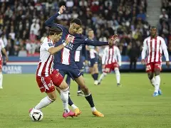 葡萄牙炮手梅开二度，领衔攻击线()