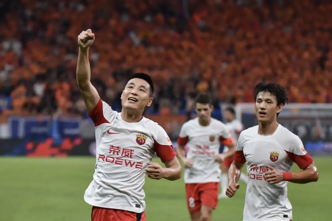 武磊破门！上海上港大胜广州富力，取得三连胜()