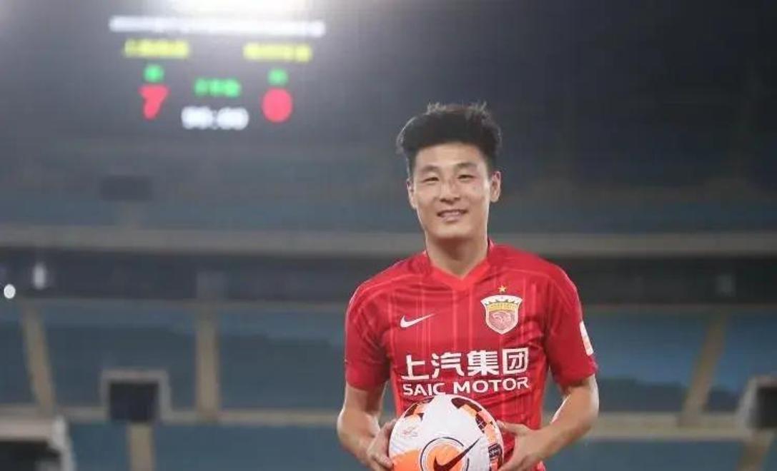 武磊破门！上海上港大胜广州富力，取得三连胜()