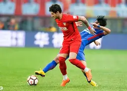 中超联赛球员表现神勇，技术风格全面发挥()