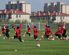 勇士队核心伤愈复出，提振球队士气()