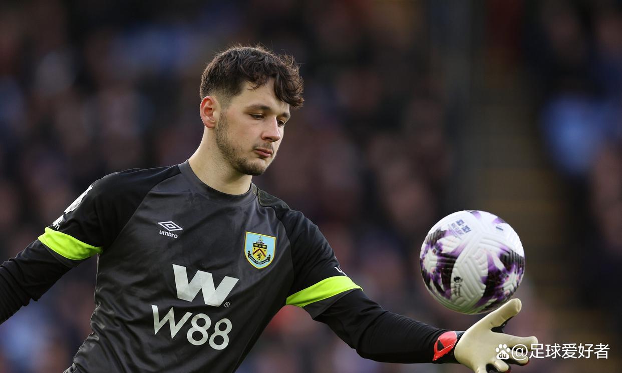 阿森纳门将表现抢眼，成为球队定海神针()