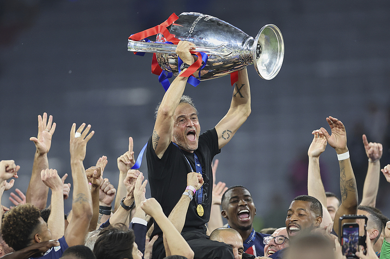 多特蒙德客场大胜巴黎圣日耳曼，晋级欧冠八强！()