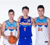 CBA联赛：辽宁男篮力克新疆队全胜开局()