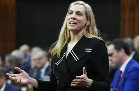 加拿大体育选手接连取得足球比赛胜利()