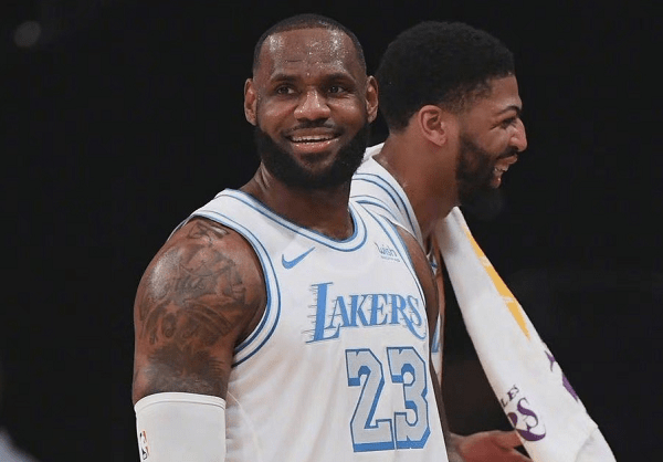 书豪阿德强势对抗，独行侠不怕老猛犸(独行侠小强竞技神)