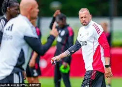 阿贾克斯主场告捷，荷甲劲旅雄心勃发()