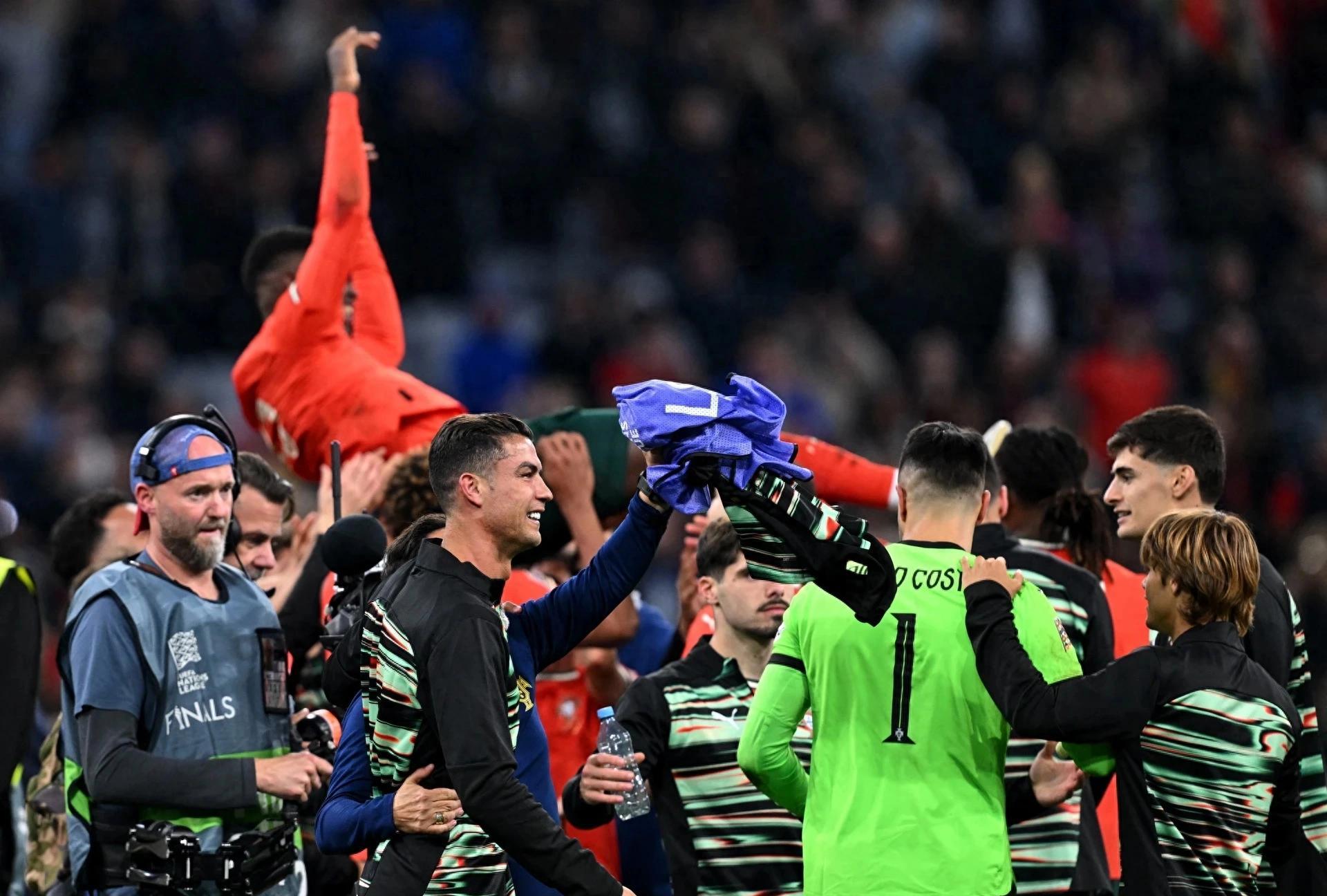 葡萄牙勇士舍命晋级，闯入欧冠半决赛()