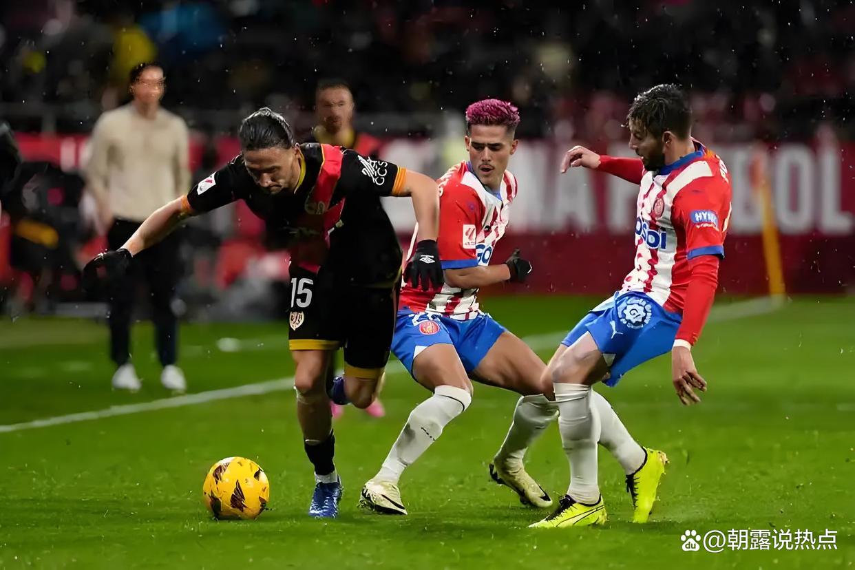 赫罗纳门将神勇扑救，助球队逼平对手()