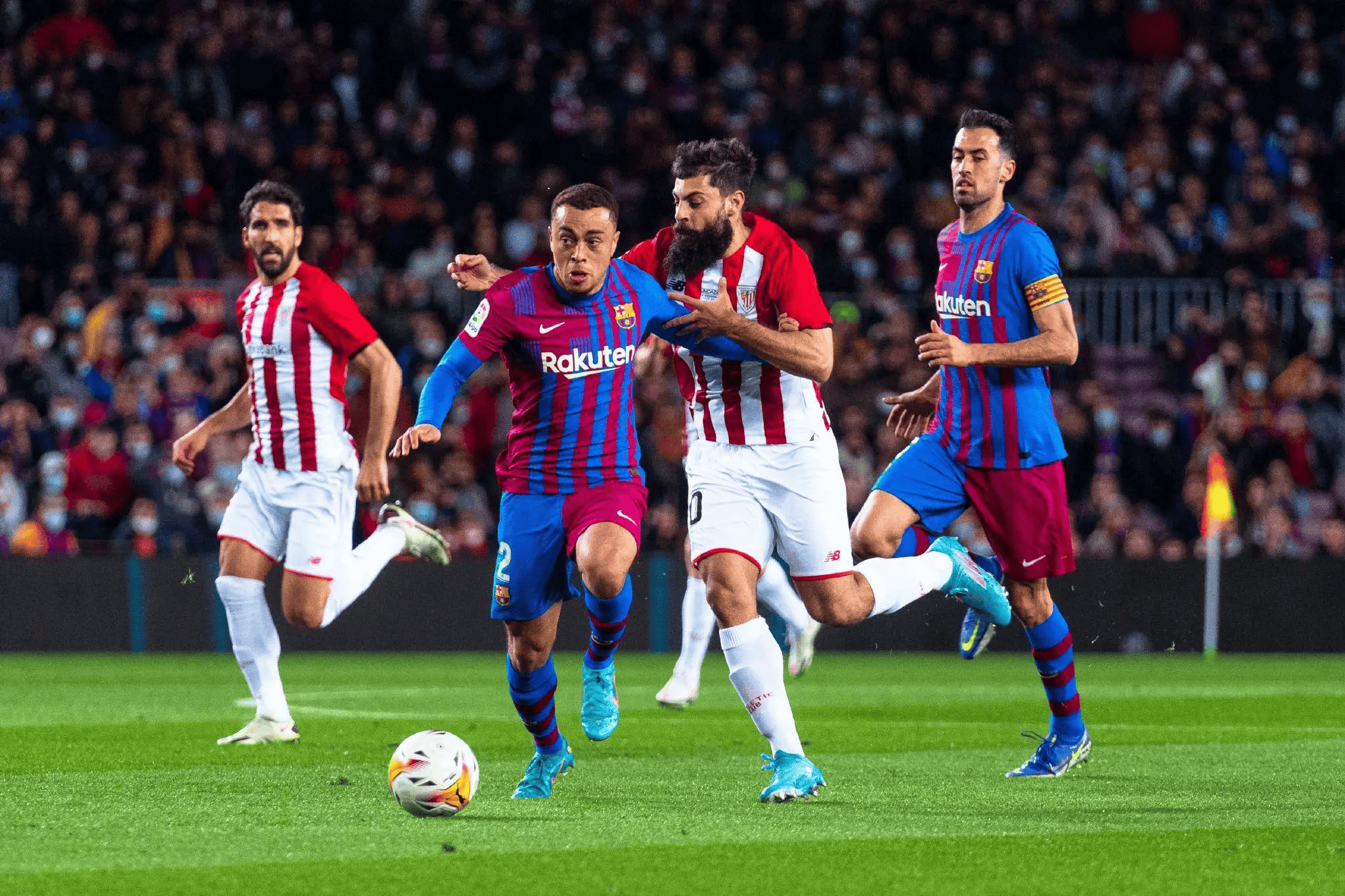 赫罗纳门将神勇扑救，助球队逼平对手()