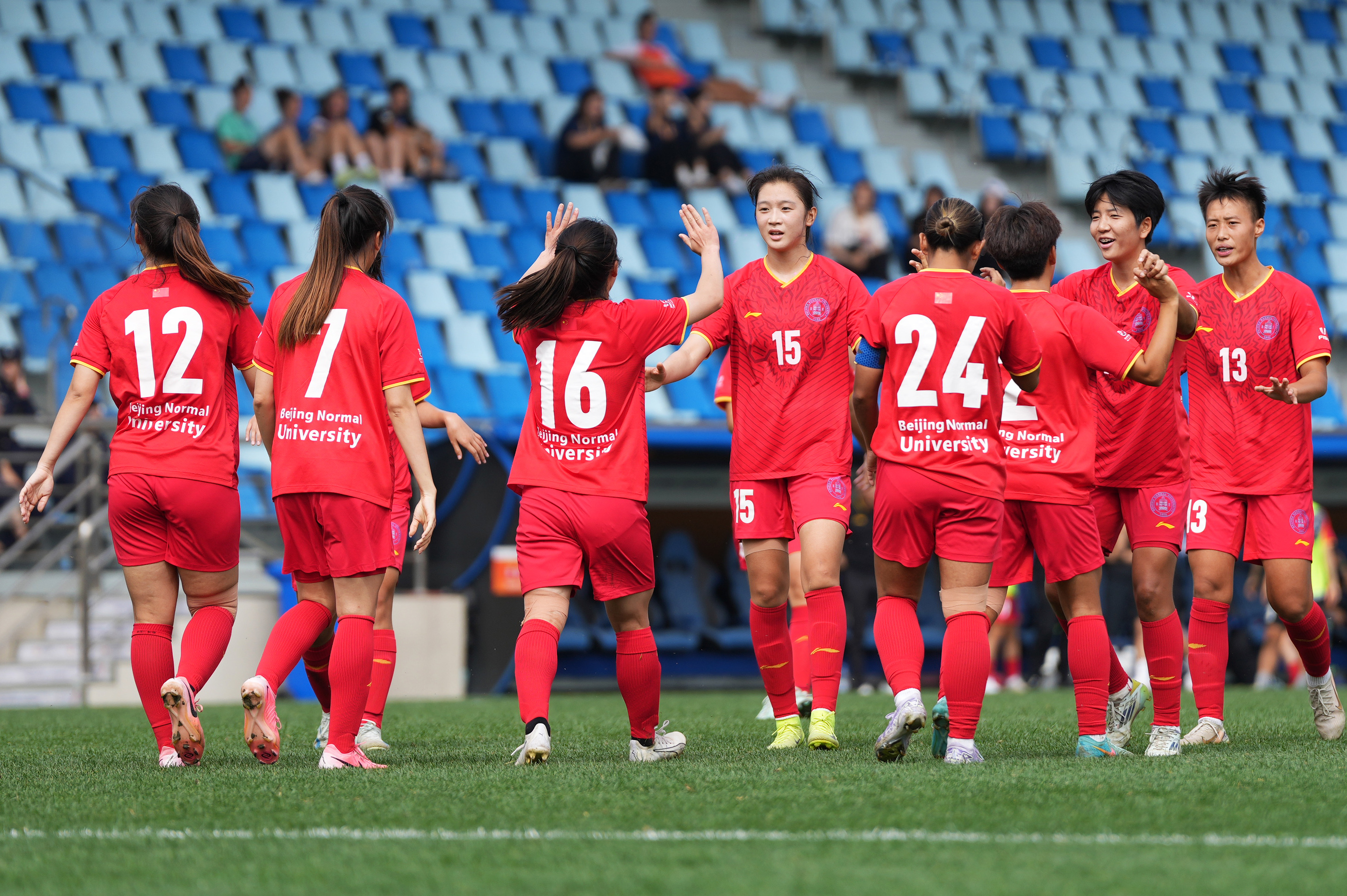 女足比赛项目举办盛大，全球关注焦点()