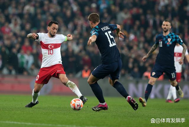 意大利队在点球大战中战胜奥地利()