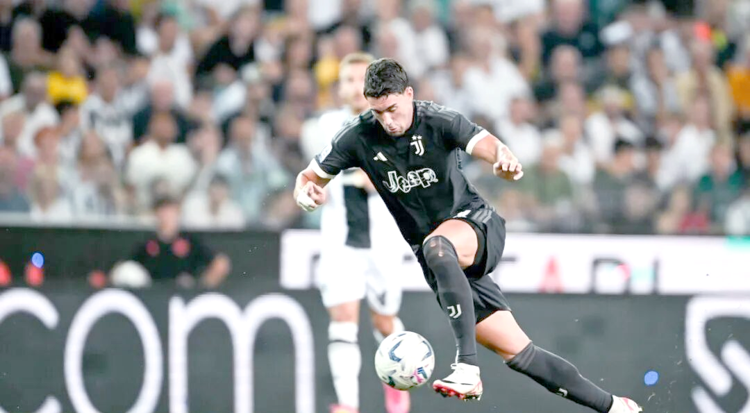 尤文图斯力取开门红，豪取三分晋级()