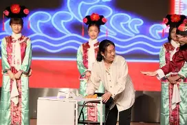 精彩比拼打破僵局，赢得掌声与赞誉()